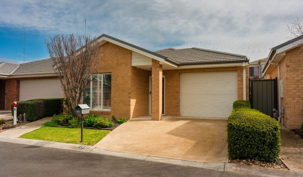 29 De Carla Crescent, Roxburgh Park, VIC