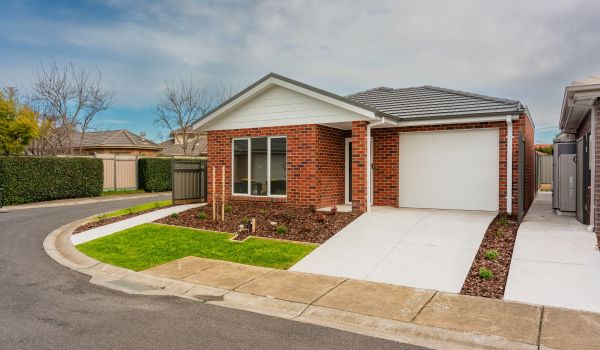 29 Branchilly Drive, Roxburgh Park, VIC